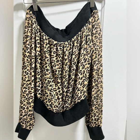 Leopard print Off-the-shoulder Blouse Size Small - Picture 1 of 7